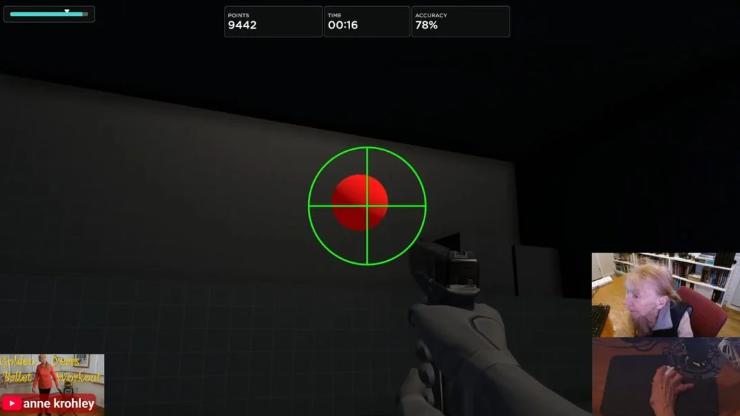 职业玩家展示自己95岁神枪手祖母 没玩过FPS但瞄准天赋惊人